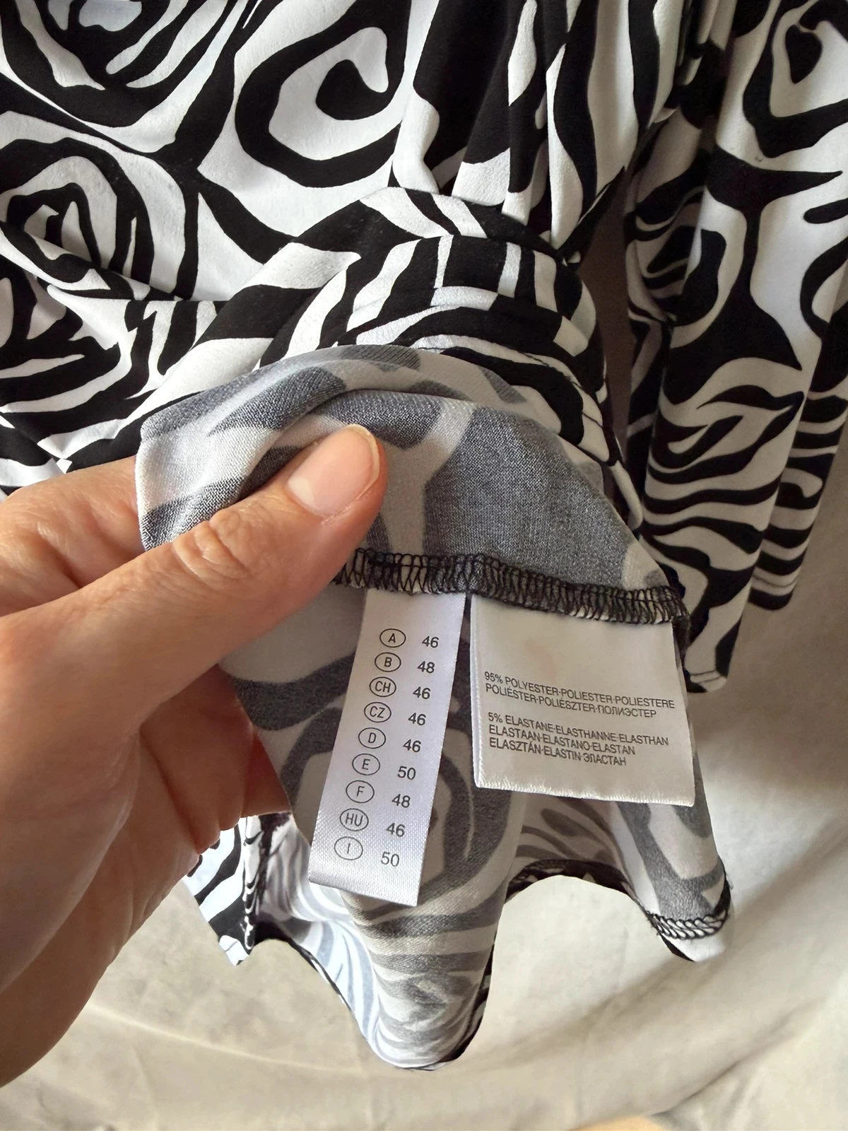 Camiseta negra y blanca Canda talla 48 – photo 3